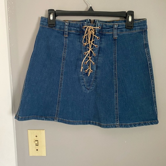 Jean Skirt with tie front - Picture 1 of 4